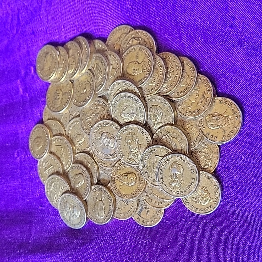 Vintage "Pile O' Gold" Friendship paperweight NO. 275